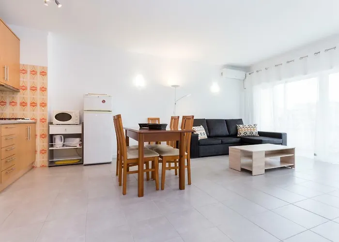 Tres Castles 3 アパート *