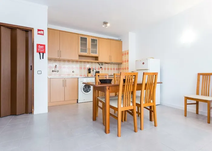 Tres Castles 3 アパート